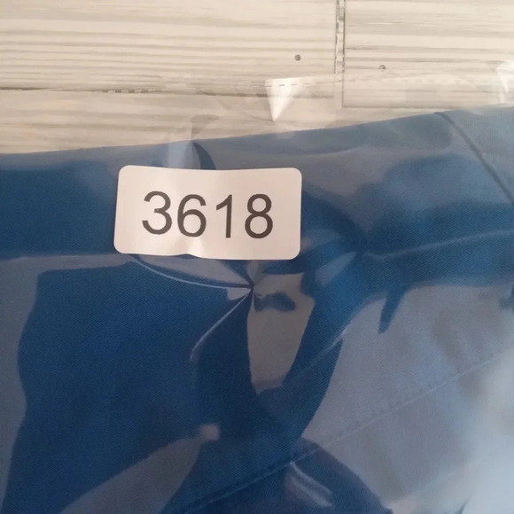 Figs Catarina scrub women's top blue size Medium - Picture 7 of 7